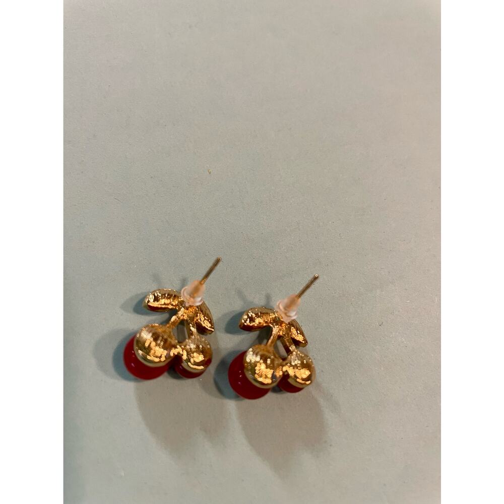 Rhinestone Red Cherry Design Stud Fashion earrings - NEW - - Picture 4 of 4